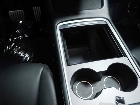 Used 2024 Tesla Model Y Performance image 17