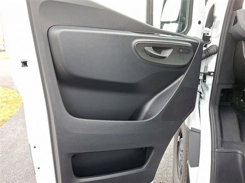 Used 2025 Mercedes-Benz Sprinter 2500 image 15