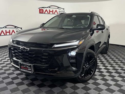 Used 2025 Chevrolet Trax ACTIV w/ Sunroof Package FWD image 2