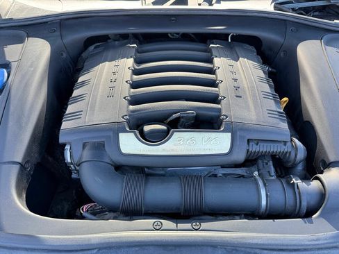 Used 2010 Porsche Cayenne AWD/4WD image 11