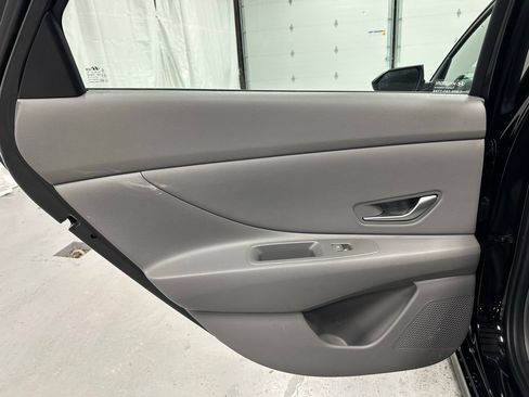 Used 2025 Hyundai Elantra SEL w/ Cargo Package image 38