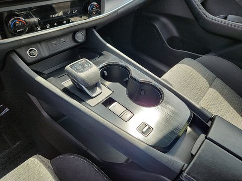 Used 2023 Nissan Rogue SV image 18