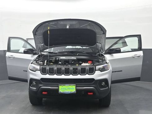 Used 2025 Jeep Compass Trailhawk AWD/4WD image 36