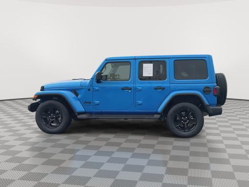 Used 2022 Jeep Wrangler Unlimited Sahara AWD/4WD image 6