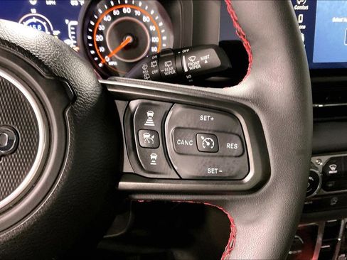 Used 2024 Jeep Wrangler Unlimited Rubicon w/ Convenience Group AWD/4WD image 26