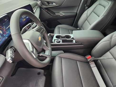 New 2026 Chevrolet Equinox LT w/ Convenience Package II FWD image 9