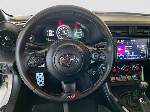 Used 2023 Toyota GR86 Premium image 11