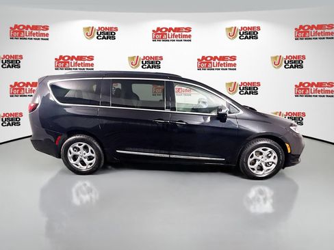 Used 2023 Chrysler Pacifica Limited w/ Uconnect Theater Family Group AWD/4WD image 19