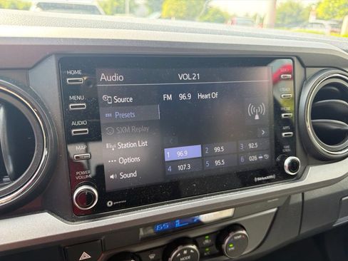 Used 2022 Toyota Tacoma TRD Off-Road AWD/4WD image 22