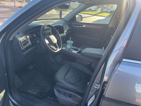 Used 2025 Volkswagen Atlas SE image 9