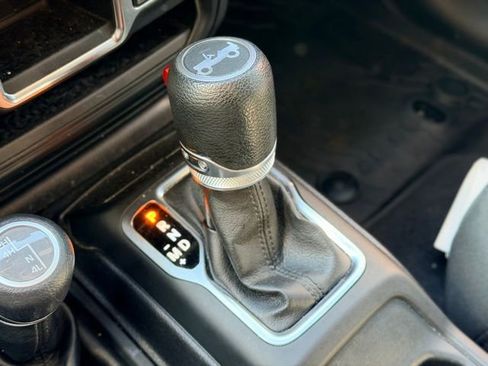 Used 2018 Jeep Wrangler Unlimited Sport image 16