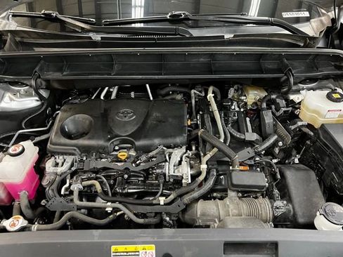 Used 2020 Toyota Highlander XLE image 33