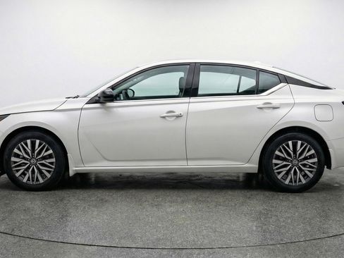 Used 2025 Nissan Altima 2.5 SV image 5