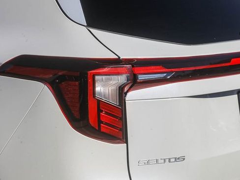 New 2026 Kia Seltos SX w/ SX Sunroof Package image 16