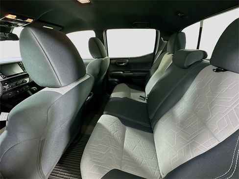 Used 2022 Toyota Tacoma TRD Off-Road image 22