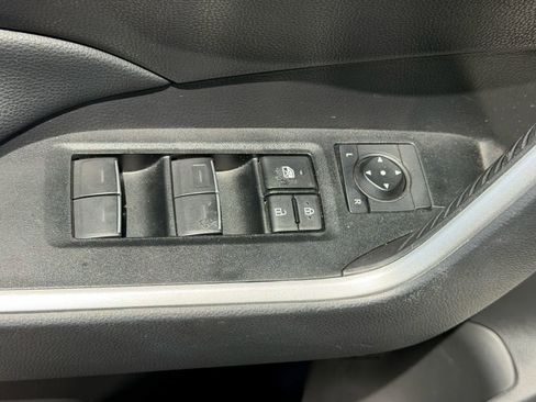 Used 2025 Toyota RAV4 XLE AWD/4WD image 10