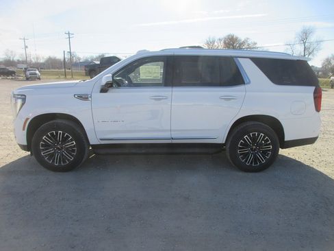 New 2026 GMC Yukon Elevation image 8