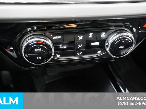 Used 2025 Chevrolet Trax LT w/ LT Convenience Package FWD image 40