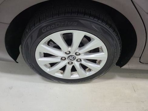 Used 2018 Toyota Camry LE FWD image 33
