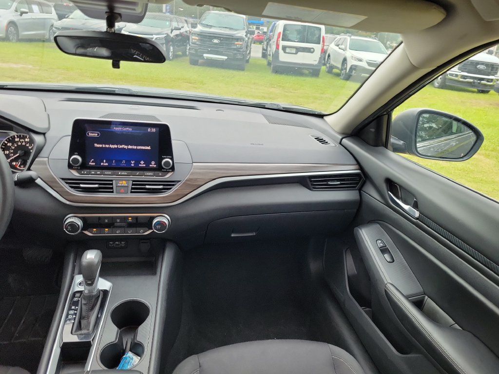 Used 2025 Nissan Altima 2.5 SV FWD image 12