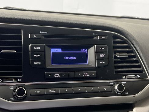 Used 2017 Hyundai Elantra SE image 24