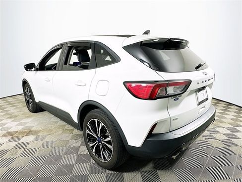 Used 2022 Ford Escape SE w/ SE Sport Appearance Package image 4