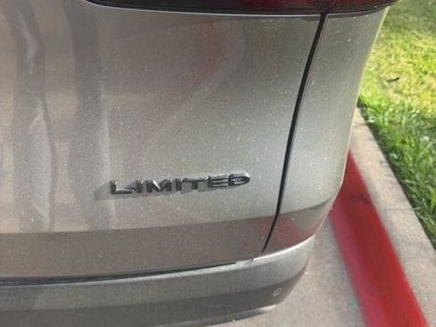 Used 2025 Toyota Grand Highlander FWD image 4