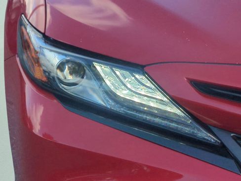 Used 2022 Toyota Camry XSE FWD image 25