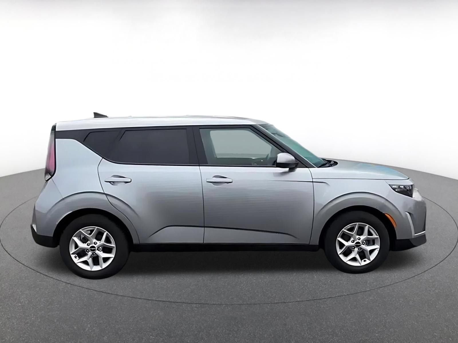 Used 2025 Kia Soul LX w/ LX Technology Package FWD image 15