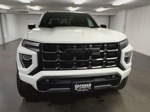 Used 2025 GMC Canyon AT4 image 3