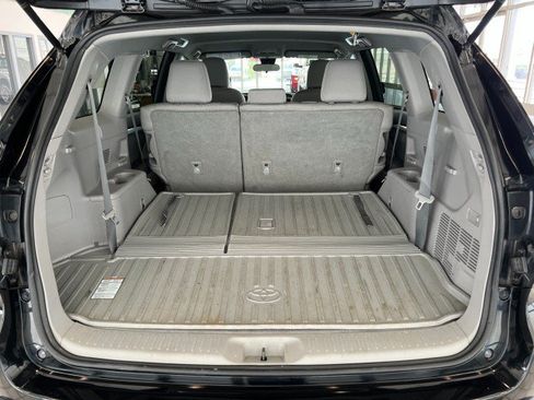 Used 2017 Toyota Highlander LE AWD/4WD image 35
