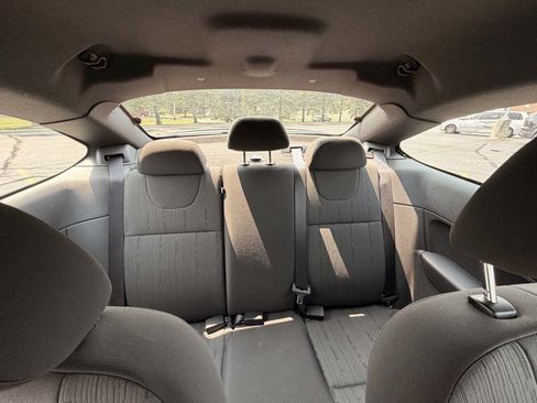 Used 2009 Ford Focus SE FWD image 12