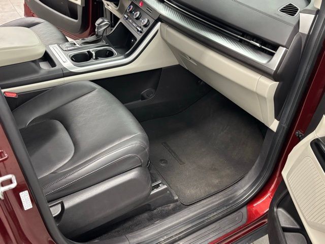 Used 2024 Kia Carnival LX FWD image 36