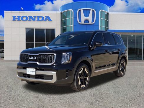 Used 2024 Kia Telluride EX w/ EX Captain's Chair Package image 7