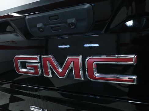 Used 2025 GMC Sierra 1500 AT4 w/ Technology Package AWD/4WD image 32