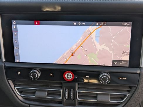 Used 2024 Porsche Macan image 14