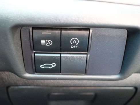 Used 2024 Toyota Highlander LE image 24