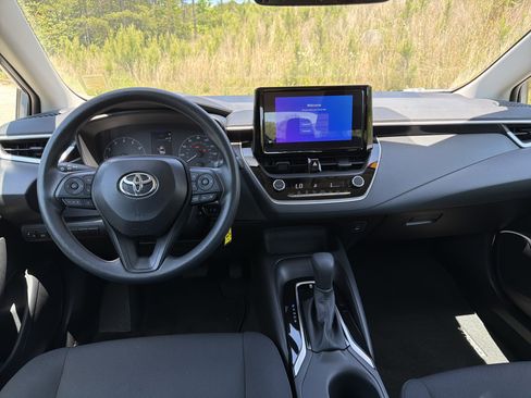 Used 2025 Toyota Corolla LE FWD image 22