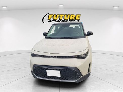 Used 2023 Kia Soul S image 2