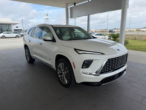 Used 2025 Buick Enclave Avenir w/ Super Cruise Package image 3