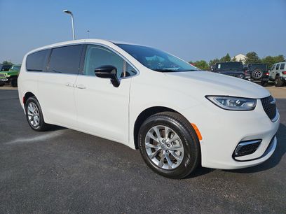 Used 2024 Chrysler Pacifica Touring-L