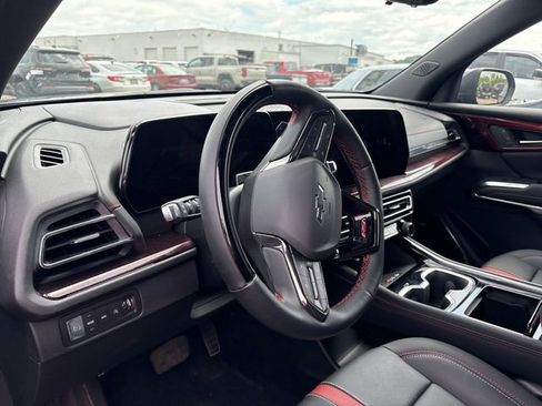 Used 2026 Chevrolet Traverse RS AWD/4WD image 8