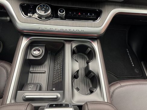 New 2025 Ford Expedition Platinum w/ Platinum Ultimate Package image 19