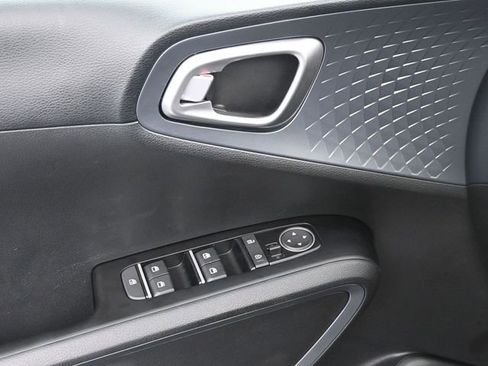 Used 2025 Kia Soul EX image 10