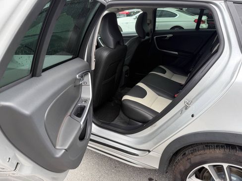 Used 2018 Volvo V60 T5 Cross Country w/ Convenience Package AWD/4WD image 11