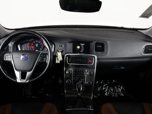 Used 2016 Volvo V60 T5 Cross Country w/ Convenience Package image 8