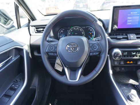 Used 2025 Toyota RAV4 SE image 16