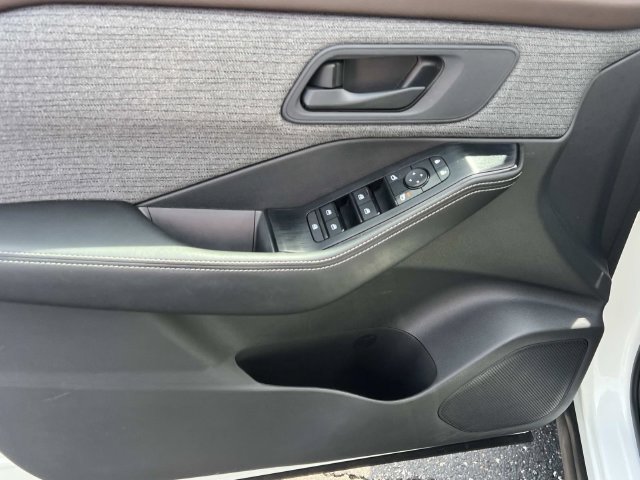 Used 2022 Nissan Rogue S AWD/4WD image 14