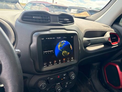 Used 2023 Jeep Renegade Latitude w/ Sun/Sound Group AWD/4WD image 2