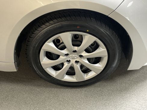 Used 2021 Toyota Corolla LE image 13